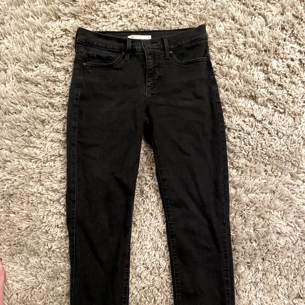 Women’s Levi’s 312 shaping slim jean, size 26